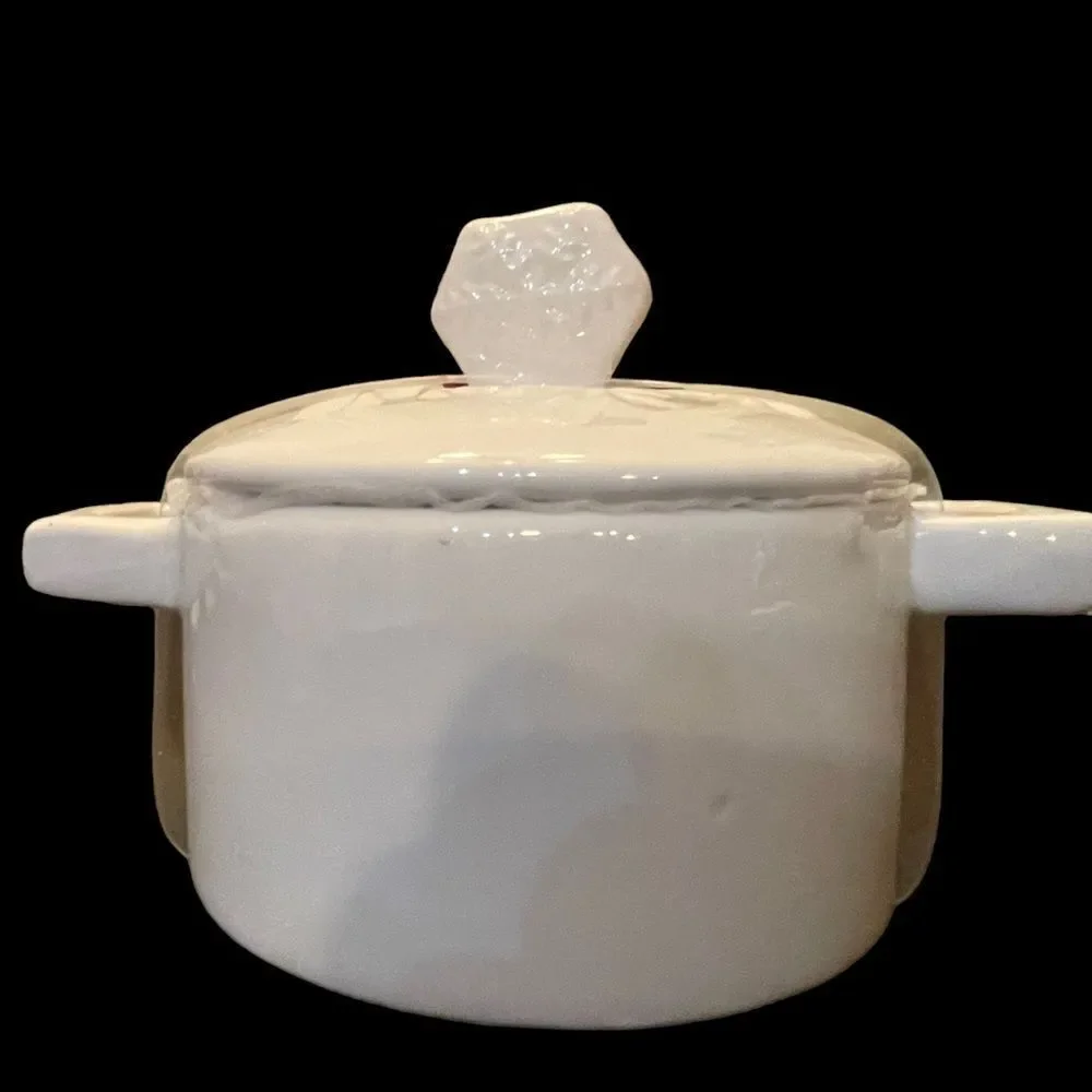 WHITE COVERED SNOWFLAKE CONTAINER‎